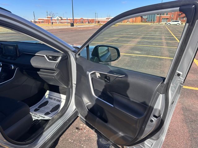 2019 Toyota RAV4 Hybrid LE