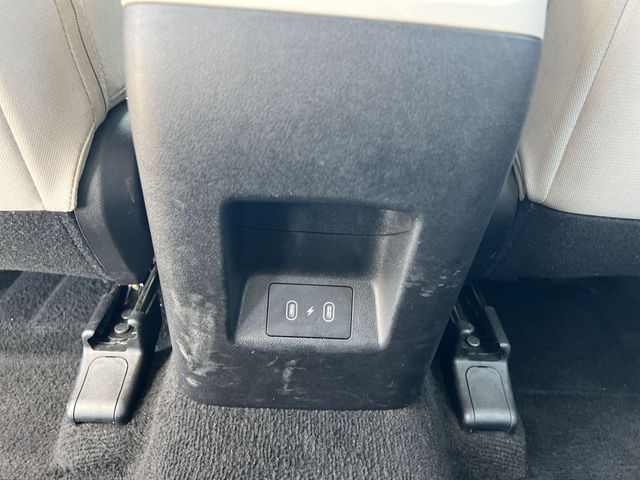 Used 2025 Green Hyundai SEL image 38