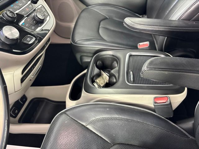 Used 2019 Chrysler Pacifica Van