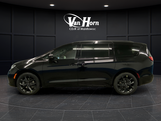 New 2026 Diamond Black Crystal Pearlcoat Chrysler Limited image 13