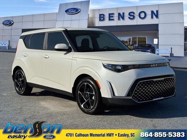 Snow White Pearl 2023 Kia Soul EX FWD SUV / Crossover Front-Wheel Drive Continuously Variable Transmission