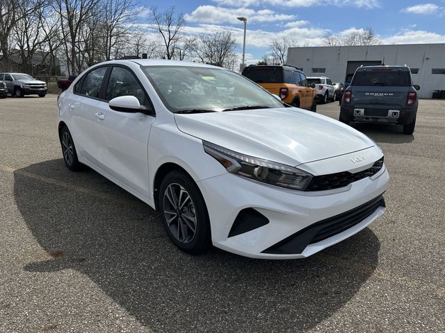 Used 2024 White Kia LXS image 11