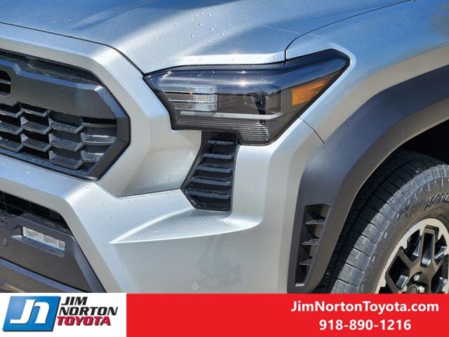 2025 Toyota Tacoma TRD photo 7