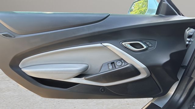 Used 2018 Silver Chevrolet 1LT image 17