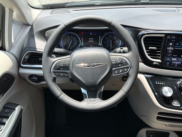 Used 2024 Chrysler Pacifica Van