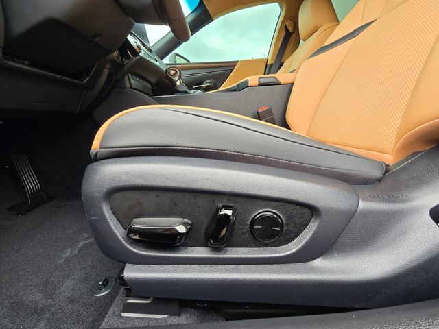 2025 Lexus ES 350:44446A1