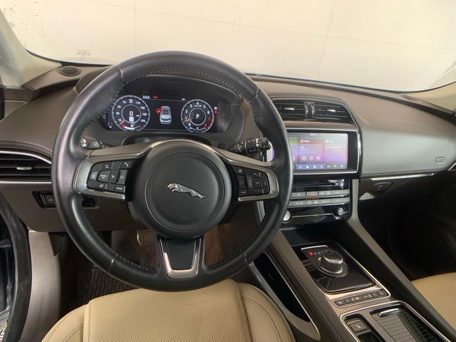 2019 Jaguar F-PACE 25t Prestige 43