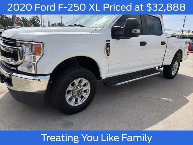Oxford White 2020 Ford F-250 Super Duty XL Crew Cab 4WD Pickup Truck Four-Wheel Drive 6-Speed Automatic