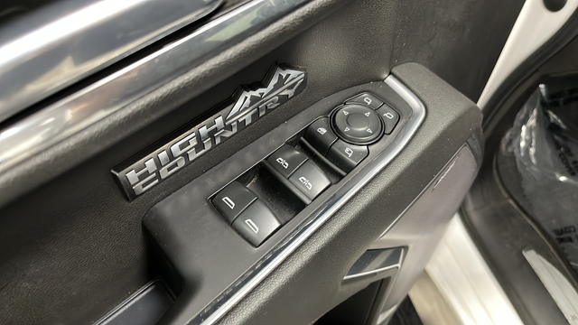 Used 2022 Iridescent Pearl Tricoat Chevrolet High Country image 22