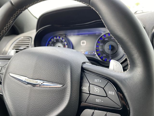 2017 Chrysler 300 S photo
