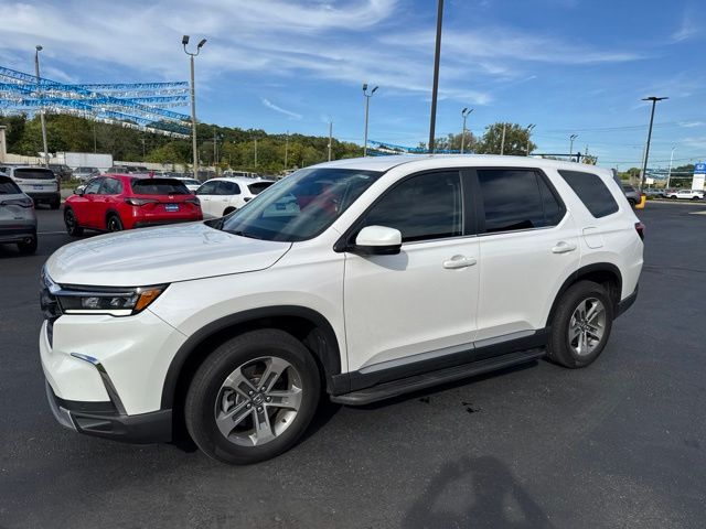 Platinum White Pearl 2024 Honda Pilot SUV / Crossover All-Wheel Drive Automatic