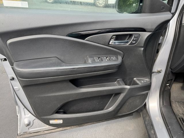 2019 Honda Passport Elite - Lunar Silver Metallic exterior view 11
