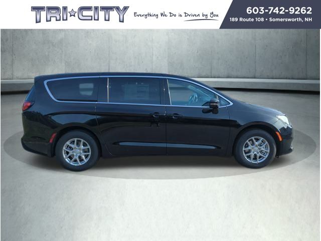 2026 Chrysler Voyager LX photo 5