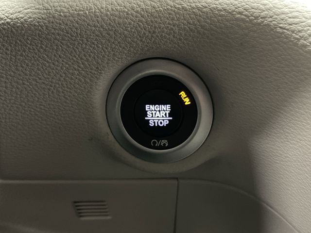 2023 Chrysler Pacifica Touring L photo