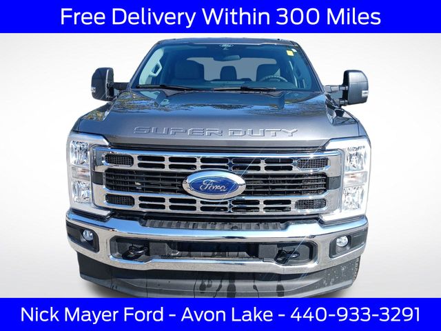 Gray Metallic 2025 Ford F-250 Super Duty XLT Crew Cab 4WD Pickup Truck Four-Wheel Drive Automatic