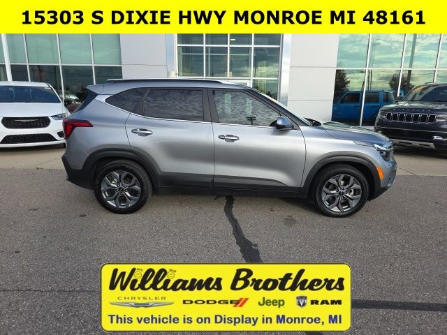 2024 Kia Seltos S - Steel Gray exterior view 4