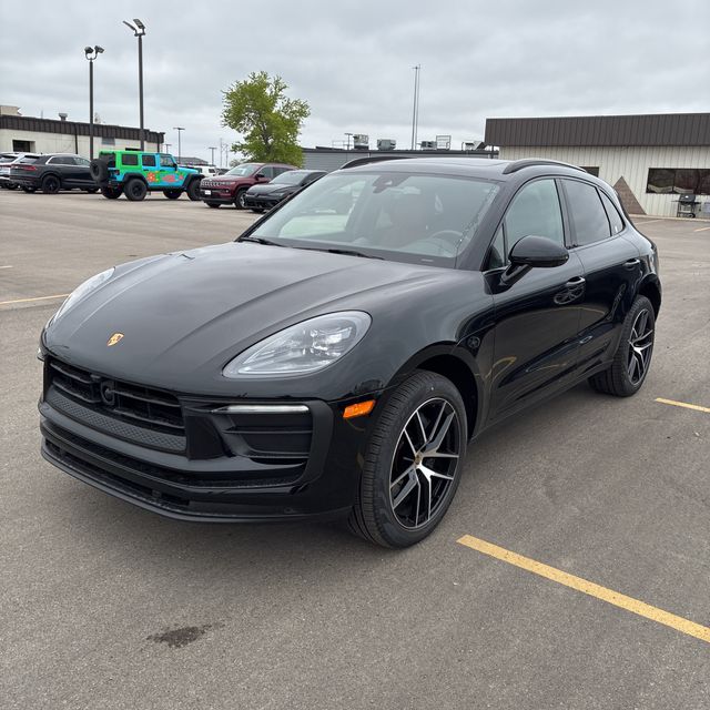 Black 2025 Porsche Macan AWD SUV / Crossover All-Wheel Drive 7-Speed Automatic