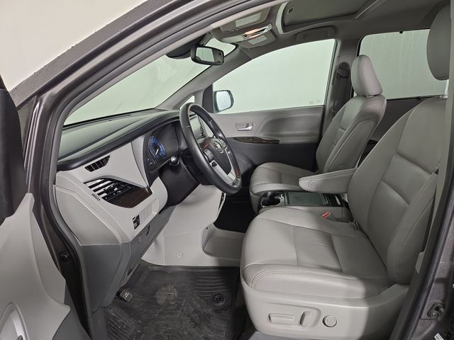 2019 Toyota Sienna XLE photo
