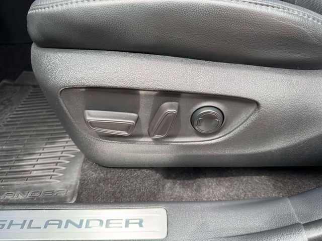 used 2023 Toyota Highlander car, priced at $43,268