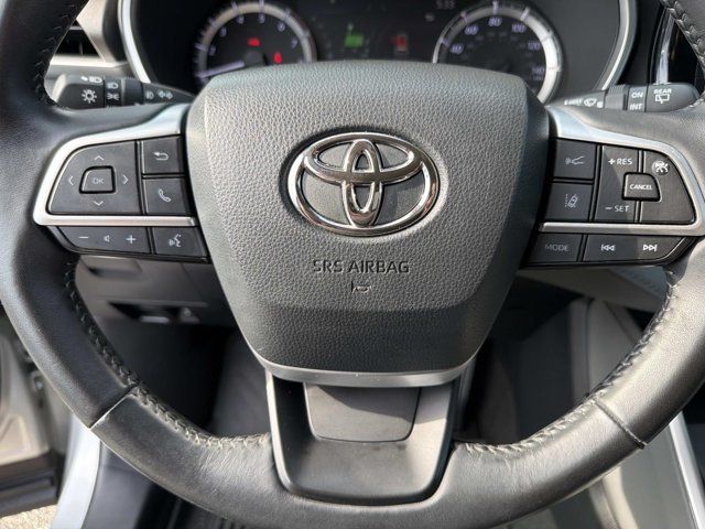 Used 2023 Toyota Highlander SUV