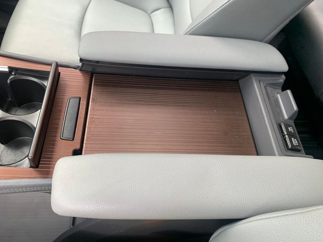 Used 2024 Toyota Sienna Van