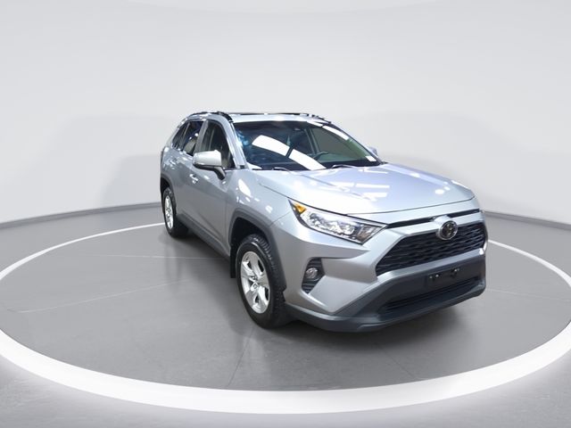 Used 2019 Silver Toyota XLE image 2