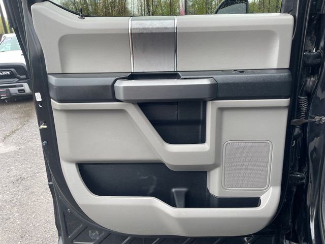 2015 Ford F-150 XLT - Tuxedo Black Metallic exterior view 12