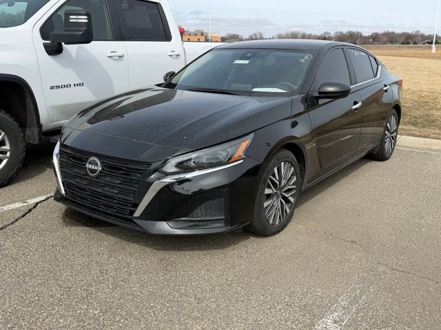 Super Black Clearcoat 2025 Nissan Altima 2.5 SV FWD Sedan Front-Wheel Drive Continuously Variable Transmission