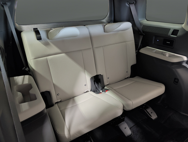 Used 2024 Rockwood Green Hyundai Limited image 37