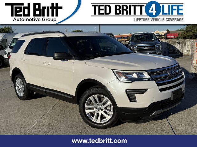 White Platinum Clearcoat Metallic 2018 Ford Explorer XLT AWD SUV / Crossover All-Wheel Drive 6-Speed Automatic