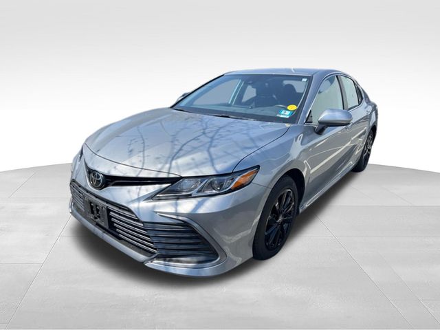 Silver 2024 Toyota Camry LE FWD Sedan Front-Wheel Drive 8-Speed Automatic