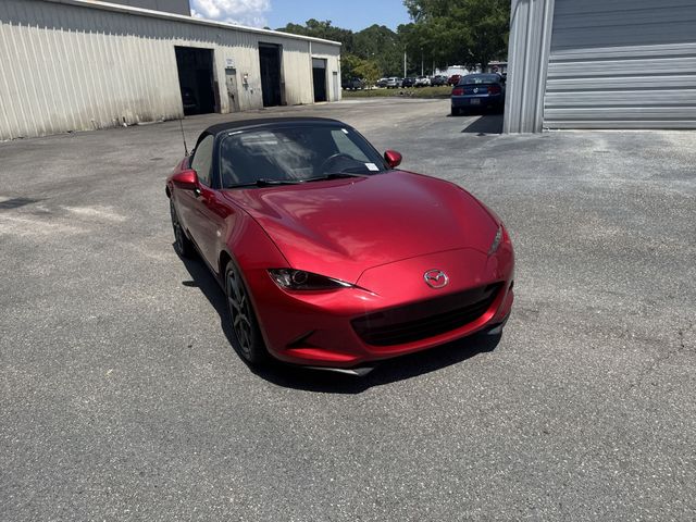 Used 2016 Red Mazda Grand Touring image 3