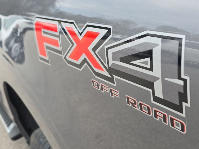 2022 Ford F-150 XLT:C02410C