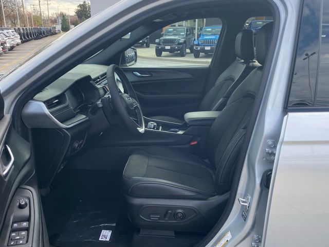 new 2025 Jeep Grand Cherokee L car, priced at $38,689