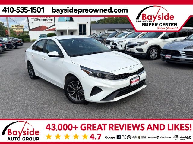 Snow White Pearl 2023 Kia Forte Sedan Front-Wheel Drive Continuously Variable Transmission