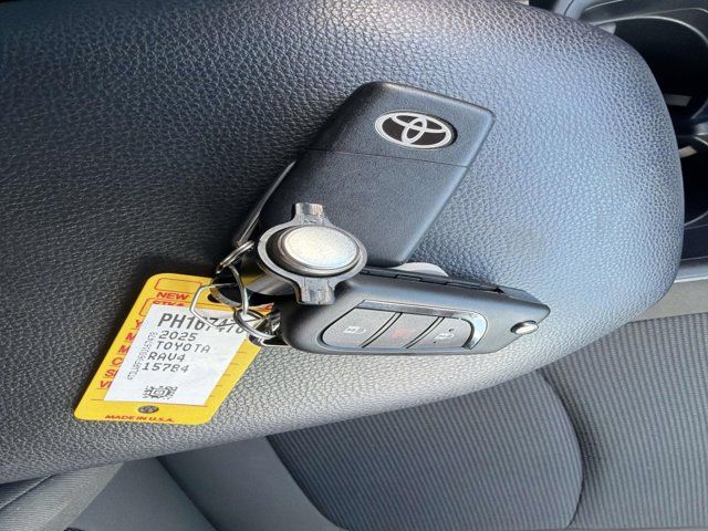 2025 Toyota RAV4 LE - Photo 30