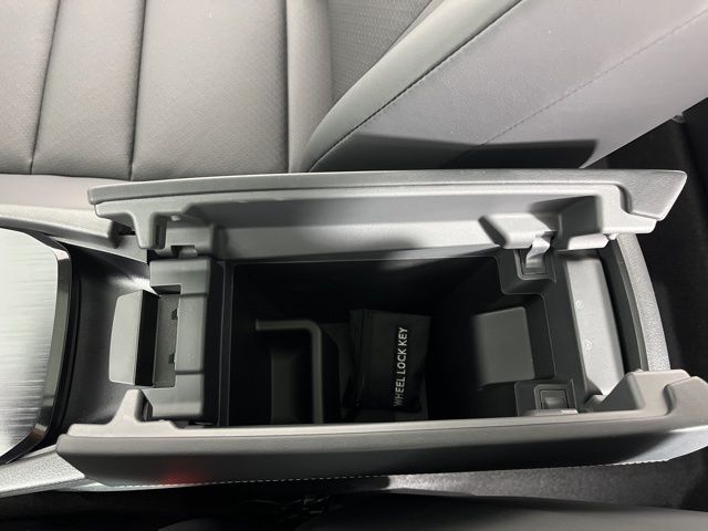 2025 Everest White Pearl Nissan Rogue SV FWD SUV
