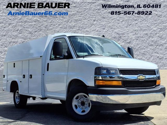 Summit White 2025 Chevrolet Express Chassis 3500 Cutaway 139 Van Rear-Wheel Drive 8-Speed Automatic