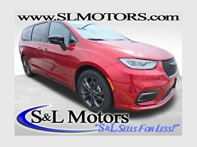 Red Hot Pearlcoat 2026 Chrysler Pacifica Select FWD Minivan Front-Wheel Drive Automatic