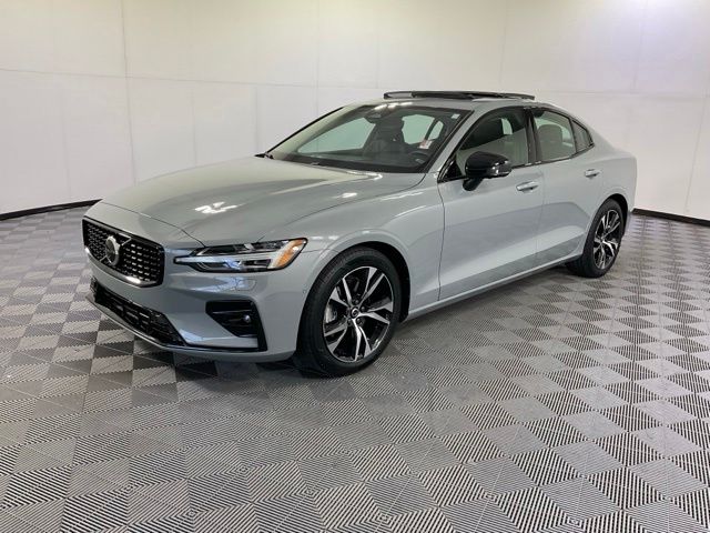 Vapour Gray Metallic 2024 Volvo S60 Sedan All-Wheel Drive Automatic