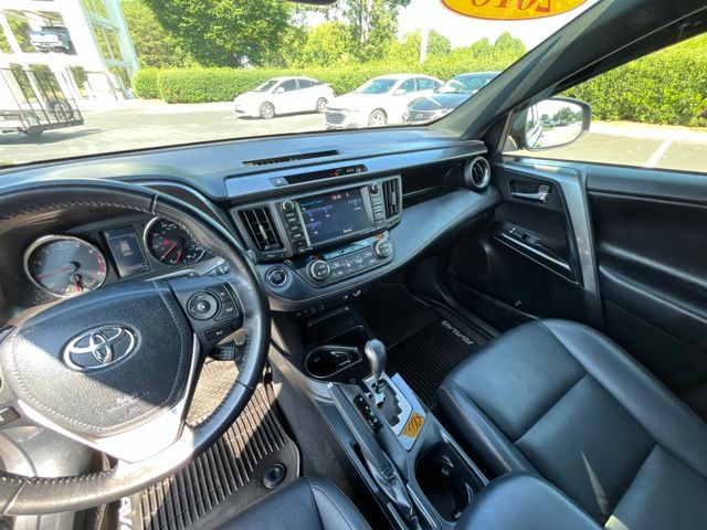 2018 Toyota RAV4 SE - Photo 31