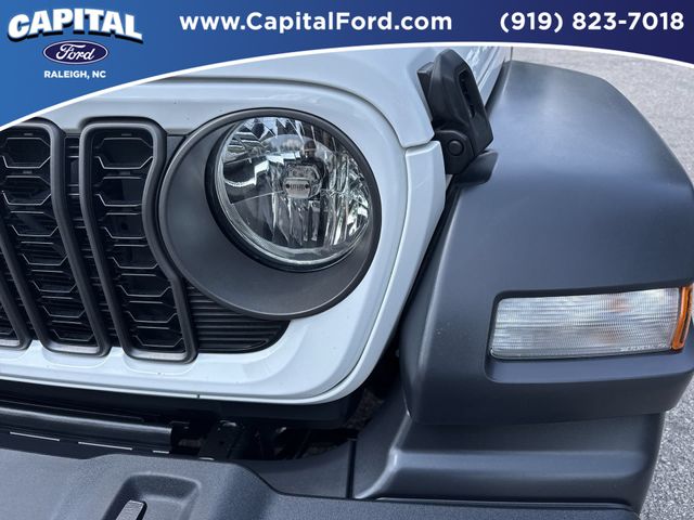 Used 2024 White Jeep Sport S image 11