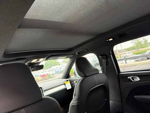 New 2026 Black Volvo B5 Ultra Black Edition image 9