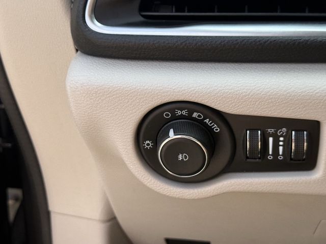2023 Chrysler Pacifica Limited Gray at Durrett Motor Company