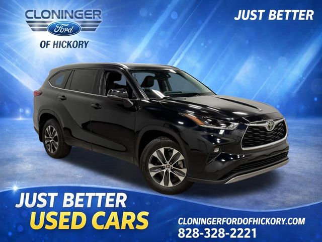 Midnight Black Metallic 2021 Toyota Highlander XLE AWD SUV / Crossover All-Wheel Drive 8-Speed Automatic