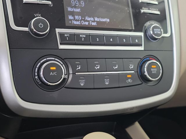 Used 2016 Nissan Altima Sedan