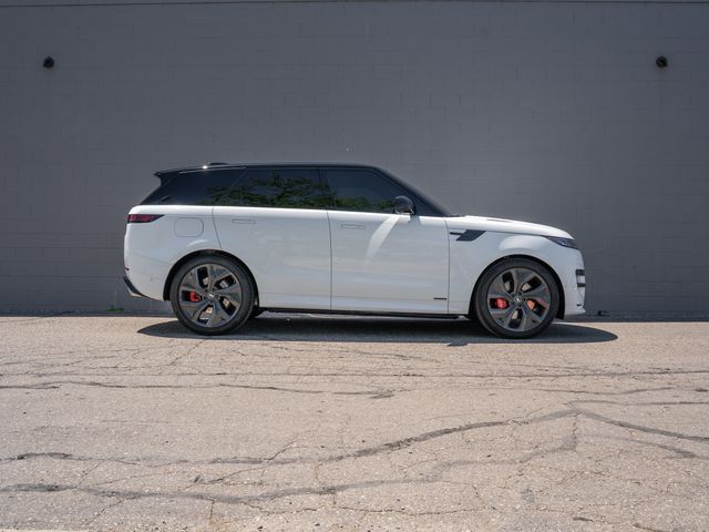 Used 2025  Land Rover Autobiography image 8