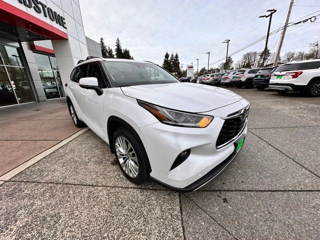 new 2026 Toyota Highlander Hybrid car