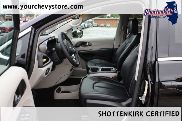 Used 2024 Chrysler Pacifica Van
