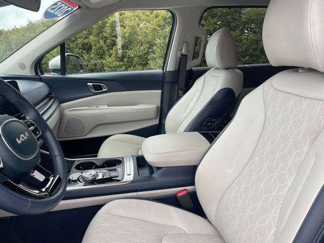 Used 2025 Kia Carnival Hybrid Van